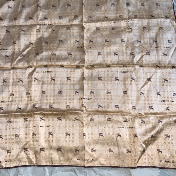 Burberry Checkered Scarf brandnew used store display #4 darker color in person - Picture 10 of 12